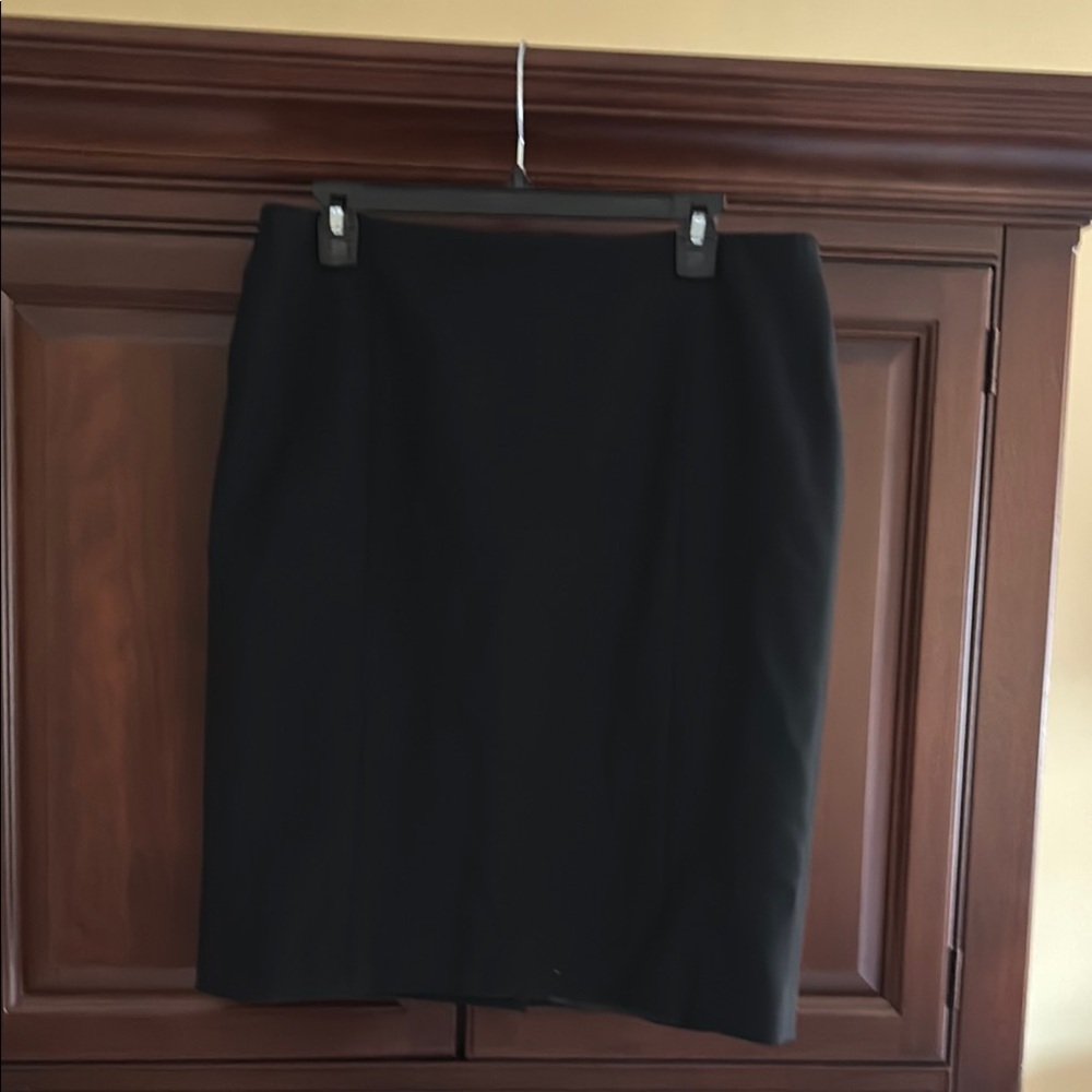 Talbots 12 wool crepe dress skirt with back zip and small slit lined